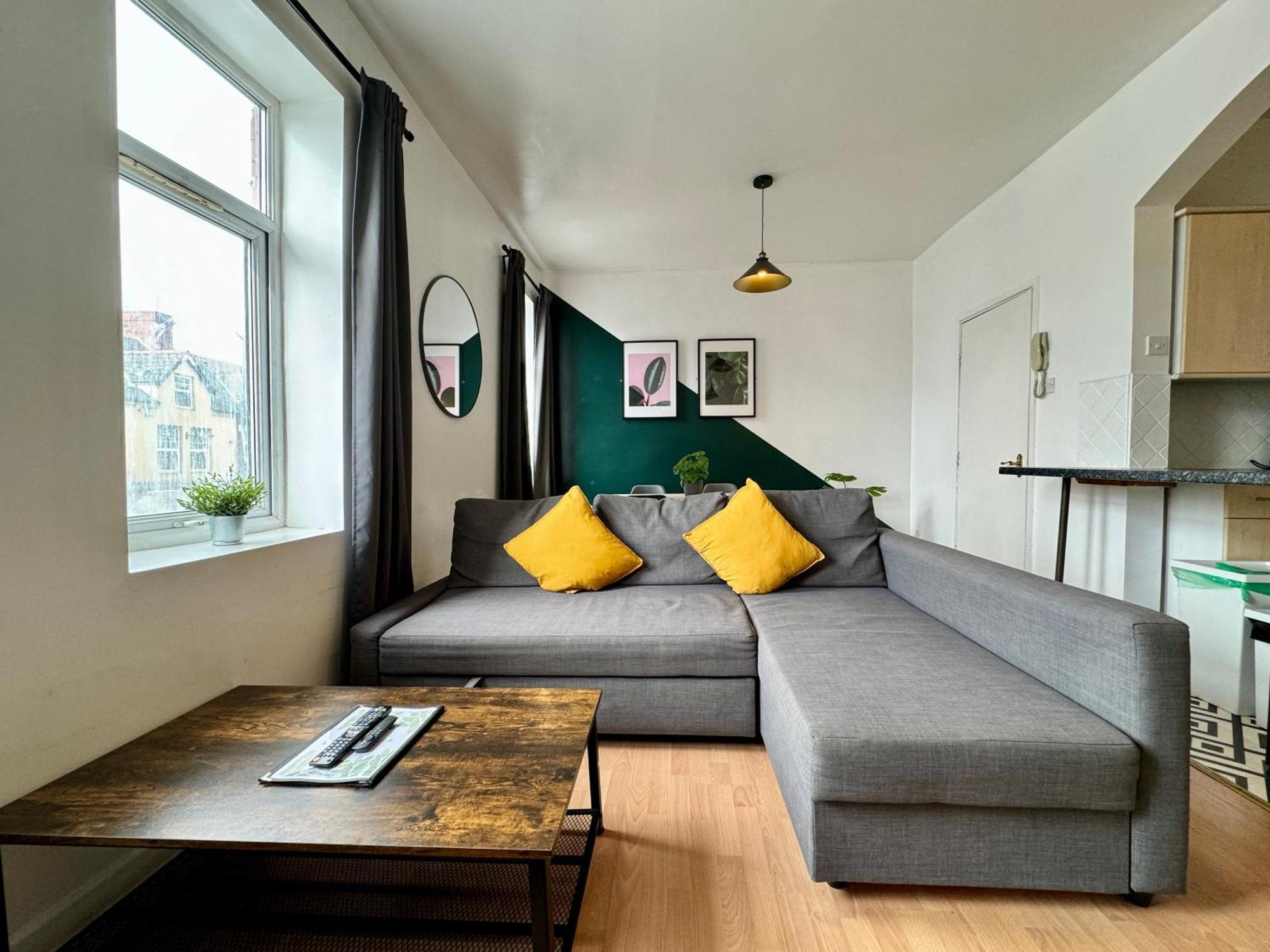 Space For Groups, 10 Mins From Queen St! 卡迪夫 外观 照片