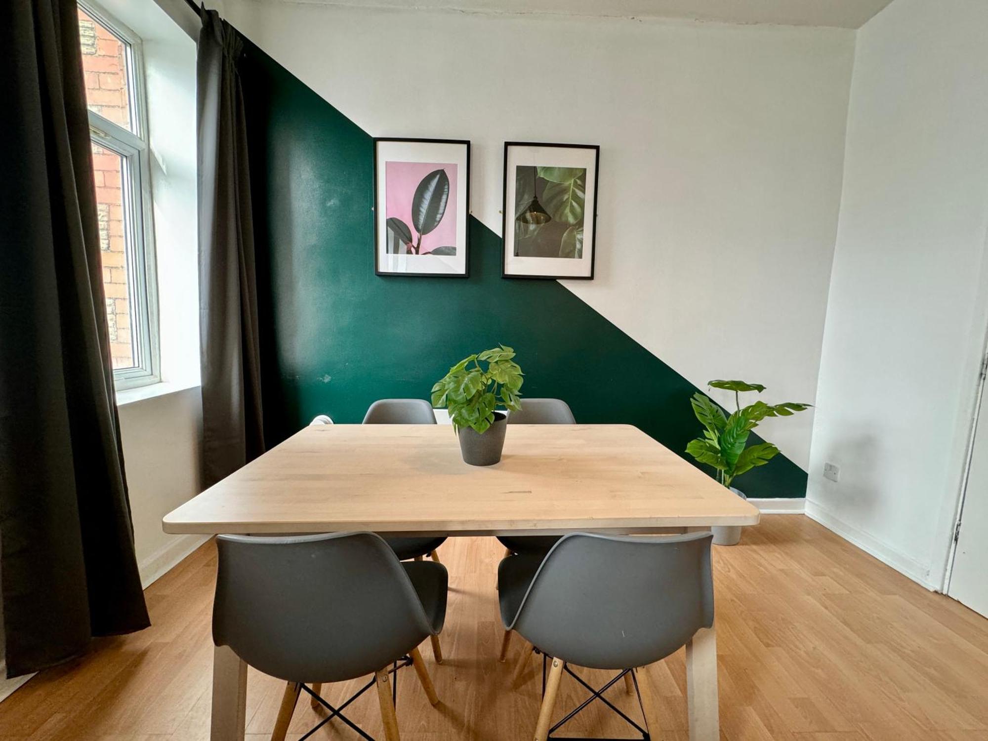 Space For Groups, 10 Mins From Queen St! 卡迪夫 外观 照片