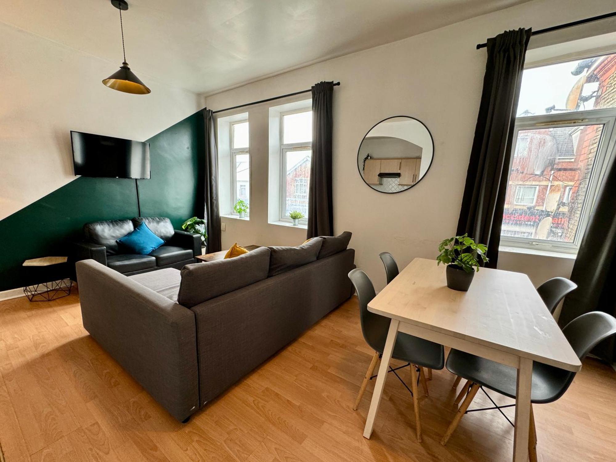 Space For Groups, 10 Mins From Queen St! 卡迪夫 外观 照片